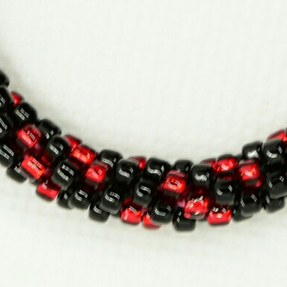 Buffalo Plaid beaded bracelet - Picture 3 of 5